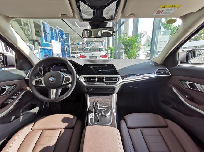 宝马3系li实拍简评外观彰显运动基因内饰氛围舒适豪华