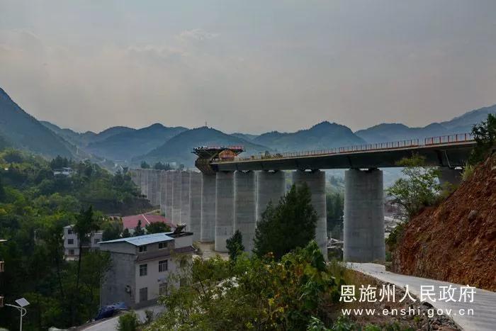 郑万高铁巴东平阳坝多线特大桥推进顺利