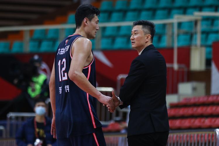 苏伟比较好地完成了杜锋交给的比赛任务.(人民视觉)