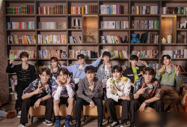 曝创4成团名into1,哇唧唧哇公司早已注册,龙丹妮却卸任跑路