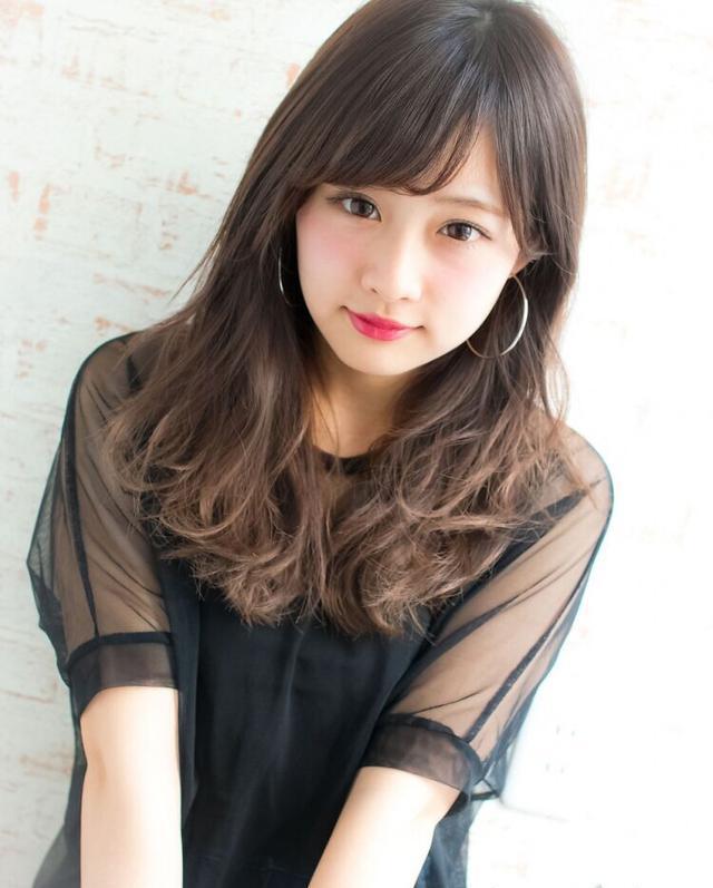 13款适合圆脸女生的中长发发型,大圆脸做这几款发型最