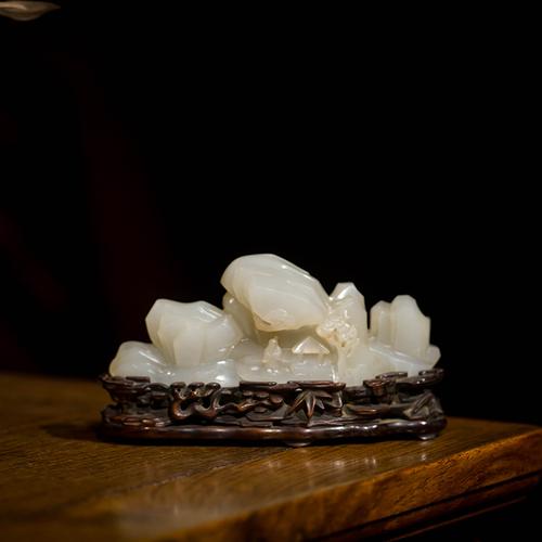 清代和田玉雕山水人物山子摆件(红木座)天然和田玉摆件收藏真品