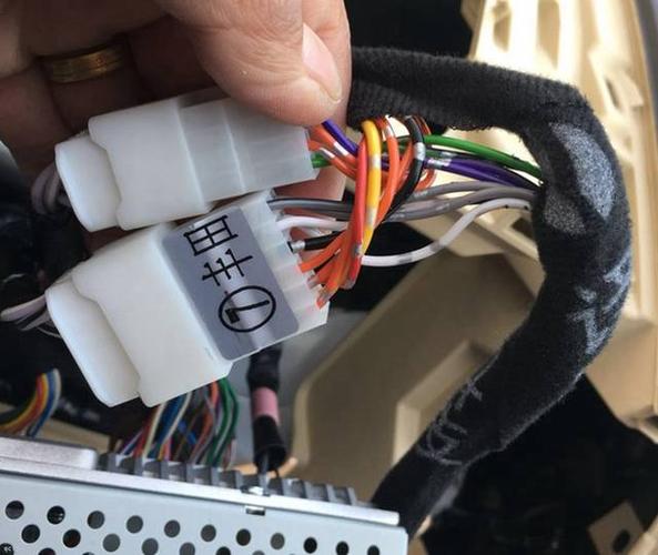 安装8音度dsp过程非常简单,专车专用线束对插即可,不改线,不破线,改装