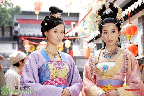 陈法拉在《公主嫁到》饰演的昭阳公主婢女司徒银屏,性格刁钻精灵