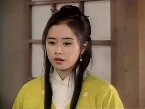 黄日华版的《天龙八部》里扮演钟灵的人是谁?