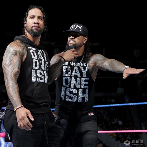 乌索兄弟和新一天线下狂喷!《wwe smackdown 2017.10.