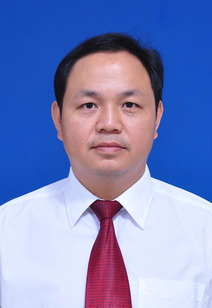广西容县人,现任广西容县容西镇党委书记