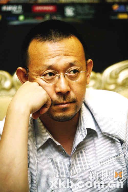 姜文广州做宣传回归霸气 称喜剧一个月能拍俩