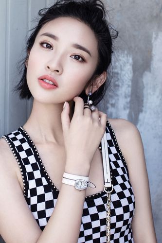唐艺昕甜笑炫腹露出醉人的小酒窝和马甲线_新浪看点