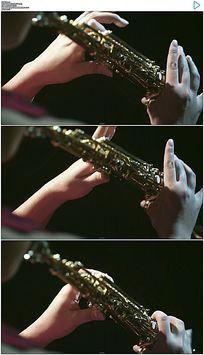 小号手吹萨克斯实拍视频素材