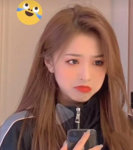 路人镜头下的网红,刘思瑶方脸,艾比身材消瘦,看到彭十六:违规了