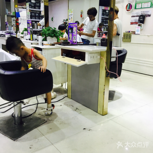 纤手人生美容美发店