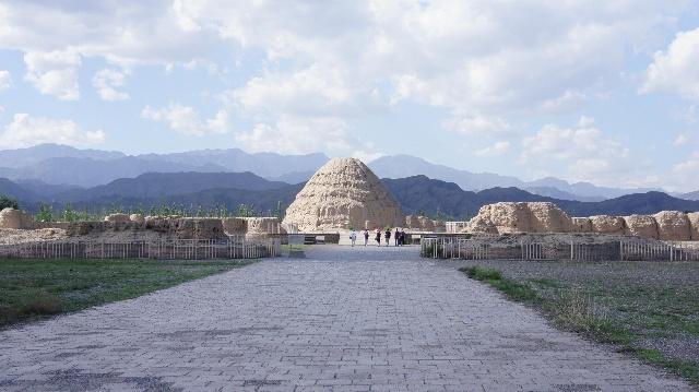 西夏博物馆占地5300平方米,展示了最具有代表性的西