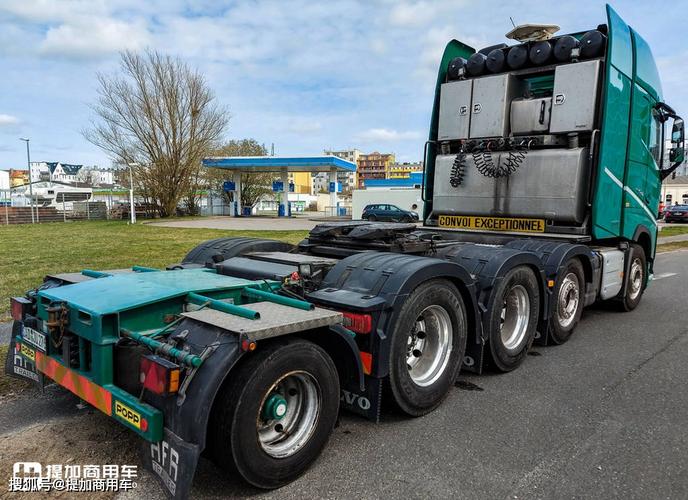 84主车上加装了一条挂车轴这辆沃尔沃fh大件牵引车配置真独特