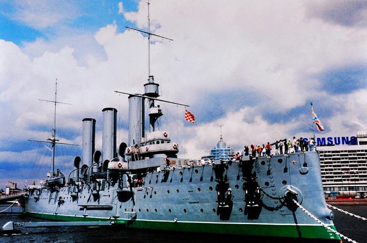 因"十月革命一声炮响"而闻名的阿芙乐尔巡洋舰,当时作为起事的信号