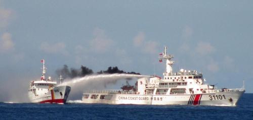 中国2艘海警船在钓鱼岛进行巡航日本还想请安倍出山
