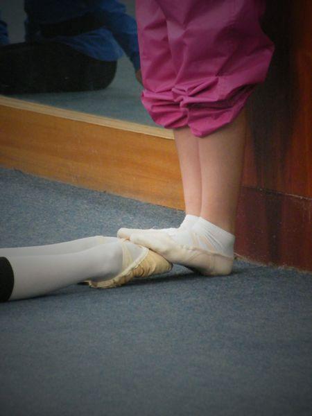 芭蕾舞如何压脚背