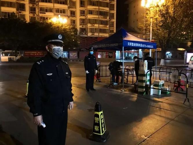 警徽是夜幕下最亮的星临桂法院司法警察抗疫纪实