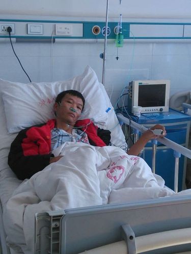 云南尘肺病患者改装"氧气罐"续:已接至县医院救治(图)