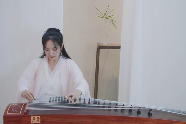 汉服美女古筝弹奏《半壶纱》非常好听,人美曲美 ,画面