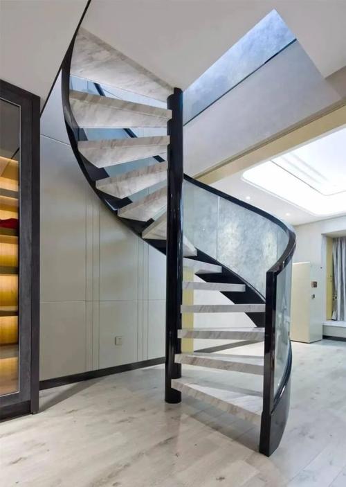  p>旋转楼梯通常称为螺旋形或螺旋式 a target="_blank" href="/item