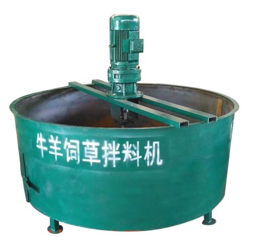 养殖设备       牛羊饲草拌料机视频-注意事项