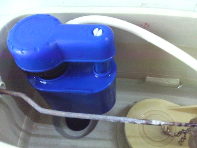 toto cw886马桶冲水后一直流水,哪里出了问题?请懂的人帮我看看,谢谢!