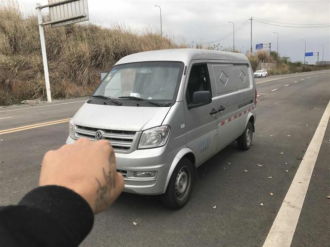 自用厢式面包车,才买了半年多,一万公里多点,车况良好