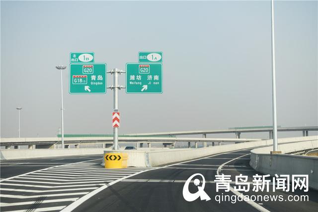 胶东机场高速接入g20青银高速枢纽立交行车方向指示牌.