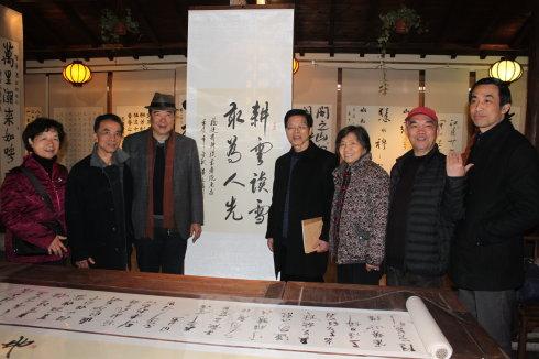 小红帽的福建省作家协会副主席,冰心研究会会长王炳根近年也在练书法