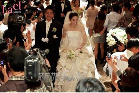 韩星张英兰完婚 婚宴场面温馨浪漫(组图)