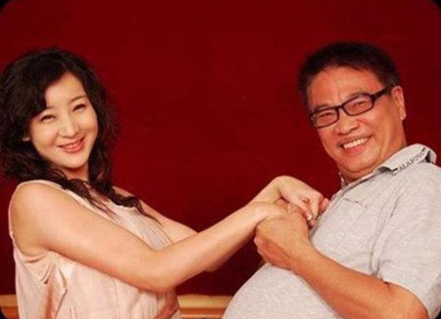 64岁吴孟达和第三任妻子近照曝光,原来他每天面对这样