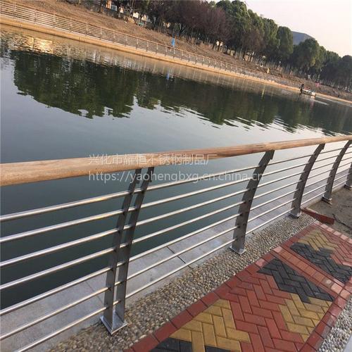 耀恒 不锈钢隔离护栏 锌钢防撞护栏厂家 桥梁防撞栏杆s型