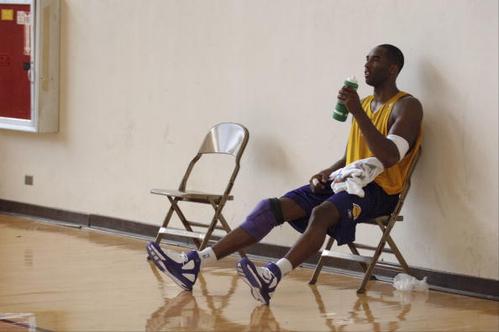 图文nba季前训练营开始科比为新赛季挥汗如雨