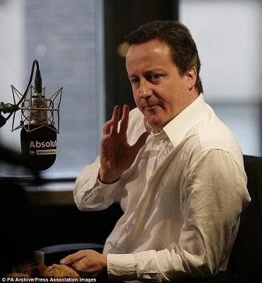 英国首相大卫·卡梅伦(david cameron)现身伦敦市中心的电台