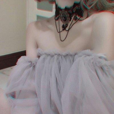 露肩女生头像唯美