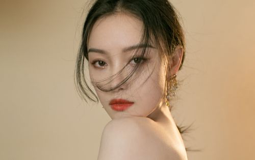 爱豆壁纸系列:倪妮明艳动人写真桌面壁纸,气质满分