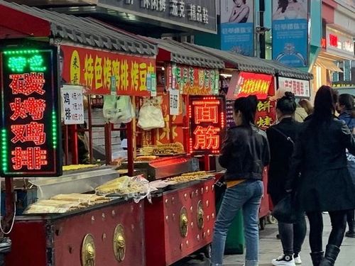 久违的烟火气 鞍山夜市迎来"春天"