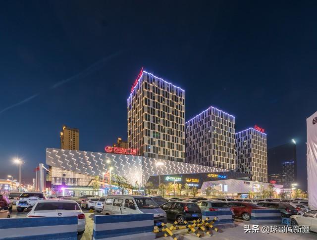 此外,还在昌吉州修建了新疆大剧院,也就是人们常说的皮牙子大厦