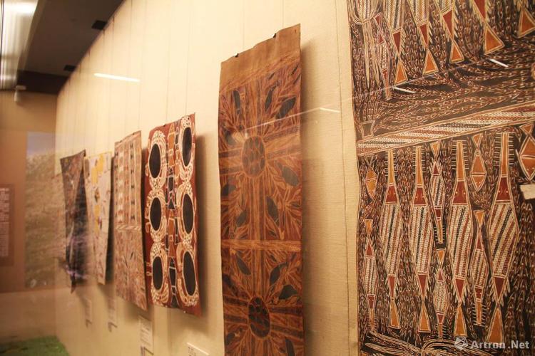 【雅昌快讯】澳大利亚古老绘画首度沿袭至今 树皮画首度亮相国家博物