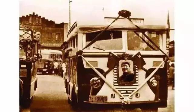 1952年 第一辆公交车出现