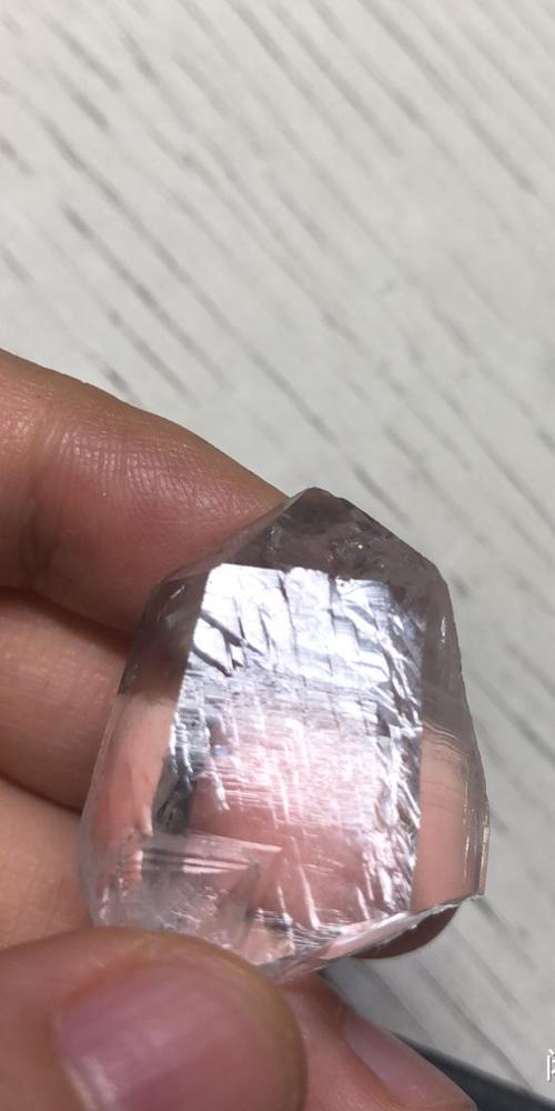 请问金刚光泽出了金刚石才会有这样的光泽以外,另外还有什么晶体上会