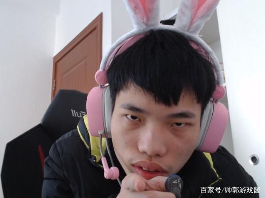 虎牙主播鲨鱼直播间再次引发"争执",粉丝纷纷表示:太