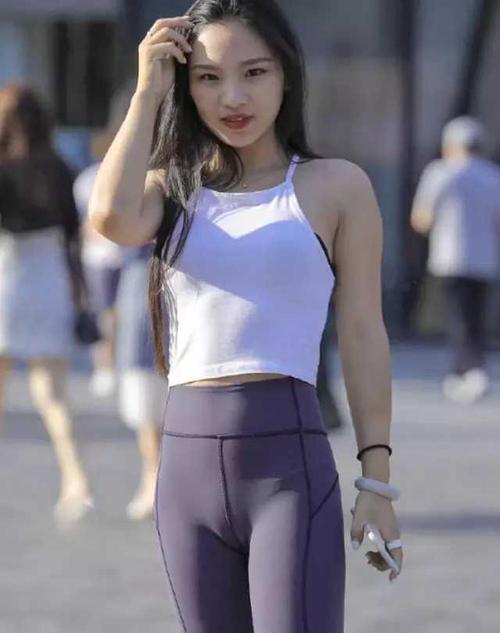 紧身裤不能勒得太紧很多线条神秘才好否则时尚容易太尴尬