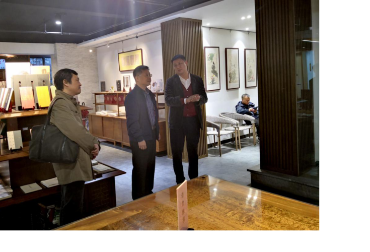西泠印社集团党委书记,董事长谭飞(左二),秦汉胡同集团董事长王双强