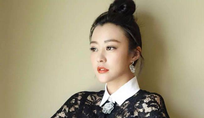 和电视剧相比,电视剧真的很小,但是郝蕾不在乎.他认真排练和表演.