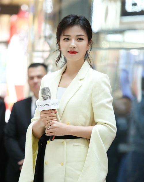 40岁刘涛剪宋慧乔同款发型,短发搭配空气刘海,瞬间年轻10岁!