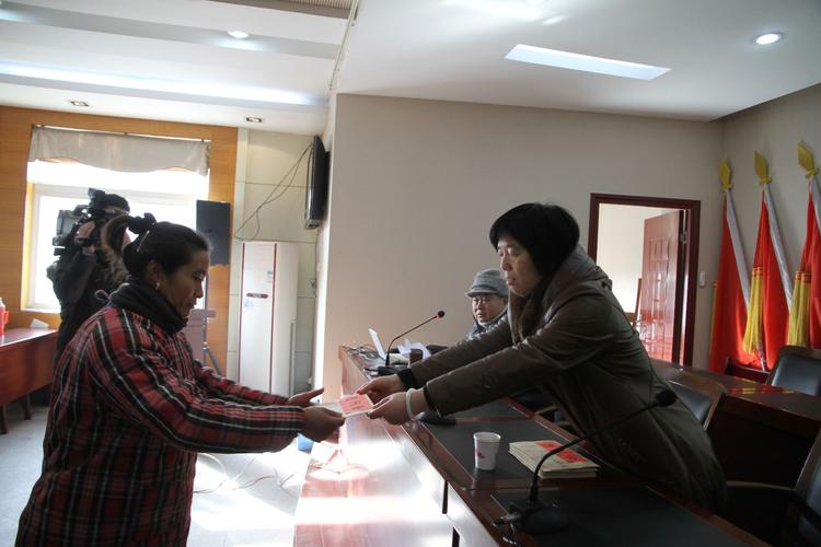 暖在冬日 爱洒基层——扬子江药业集团开展节前送温暖活动纪实