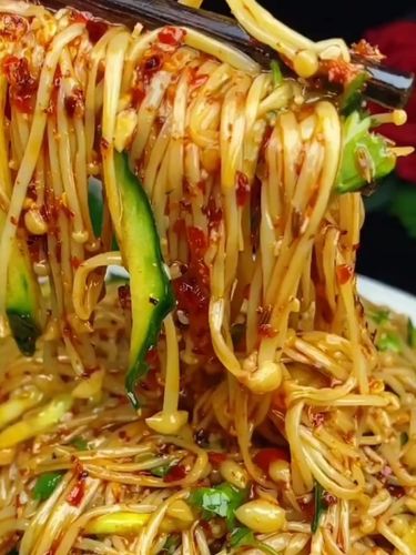 黄瓜拌金针菇