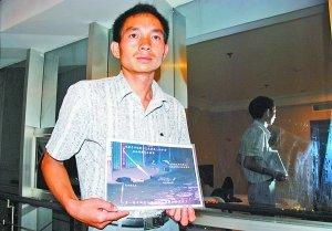 张磊带领协勤王道胜驾车赶到现场.